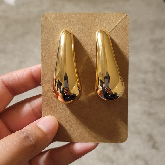 New without tags gold drop earrings - Picture 2 of 5